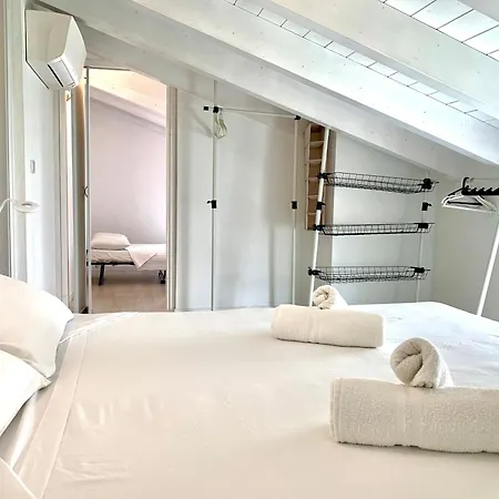 L'isola House Apartment